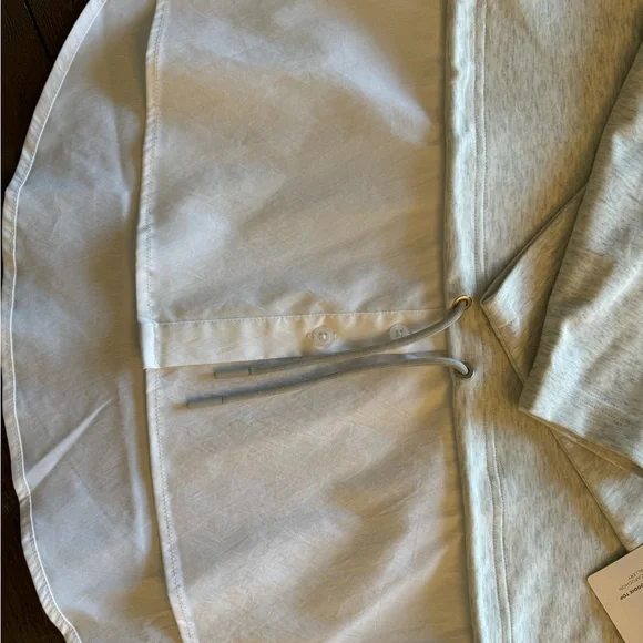 NWT Athleta Gallery Hoodie Top - Ladies size Medium - Picture 5 of 11